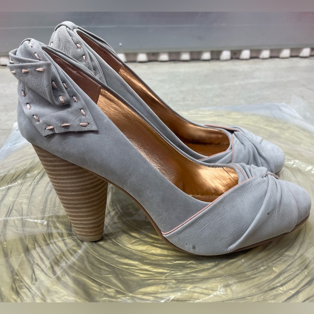 Seychelles Suede Heels Size 9.5